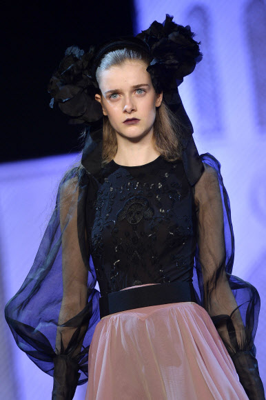 프랑스 디자이너 올림피아 르탱(Olympia Le Tan)의 작품