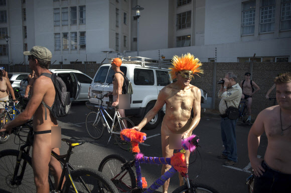 케이프 타운(Cape Town)의 시내 중심에서 열린 세계 누드 자전거 타기(the World Naked Bike Ride)행사 ⓒAFPBBNews=News1