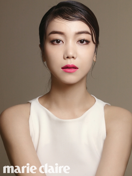 김옥빈, 봄의 여신으로 변신한 첫 뷰티 화보 공개<br>사진 = 마리끌레르 (marie claire) 제공