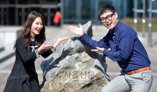 김지민(왼쪽)은 “예쁜 캐릭터에서 벗어나 ‘여자 심형래’가 되는 데까지 오래 걸렸다”며 “이젠 예쁜 역할을 하는 게 오히려 민망할 정도”라고 했다.<br><div class=