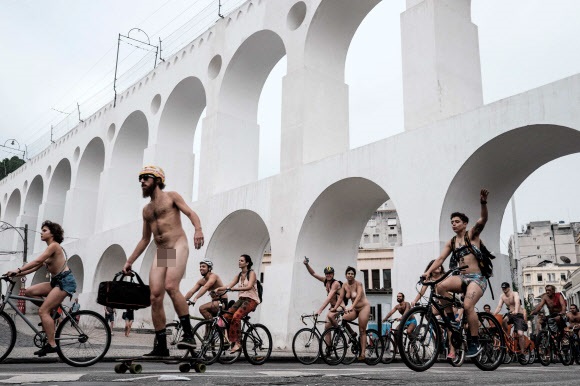 세계 나체 자전거 타기 운동(the World Naked Bike Ride (WNBR) international movement)