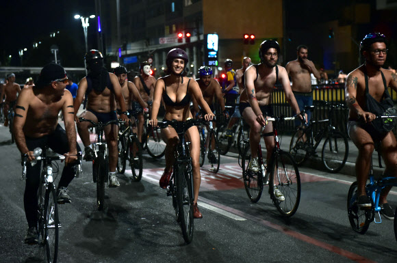 세계 나체 자전거 타기 운동(the World Naked Bike Ride (WNBR) international movement)