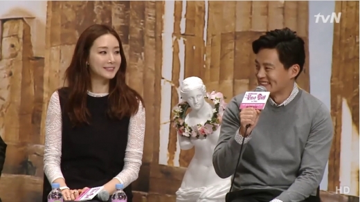 24일 서울 여의도에서 열린 tvN ‘꽃보다 할배-그리스 편’ 제작발표회에서 배우 최지우와 이서진이 사회자의 질문에 답하고 있다.<br>tvN