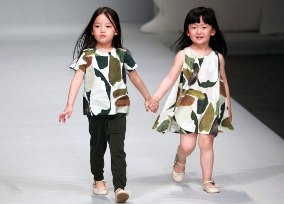 ‘중국 패션 위크(China Fashion Week) JNBY 어린이 컬렉션( JNBY Children Collection)