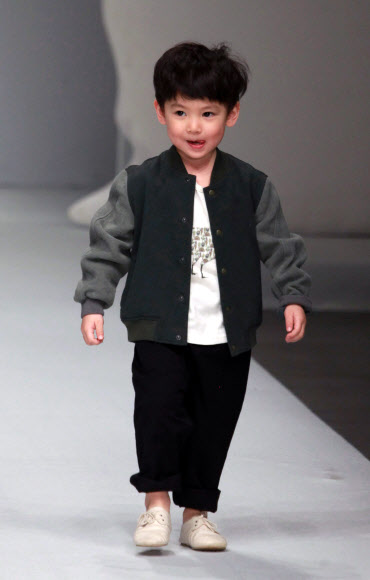 ‘중국 패션 위크(China Fashion Week) JNBY 어린이 컬렉션( JNBY Children Collection)