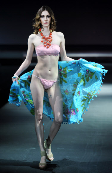 [포토]  올 여름은 핑크 비키니로…