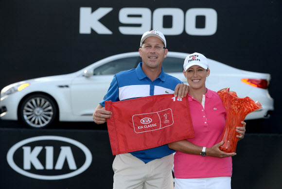 크리스티 커, 캐디 그레그 존스턴과 함께