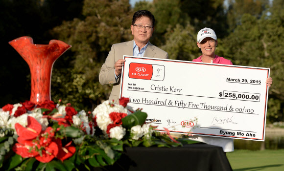 크리스티 커, 기아차 안병모 부회장과 함께