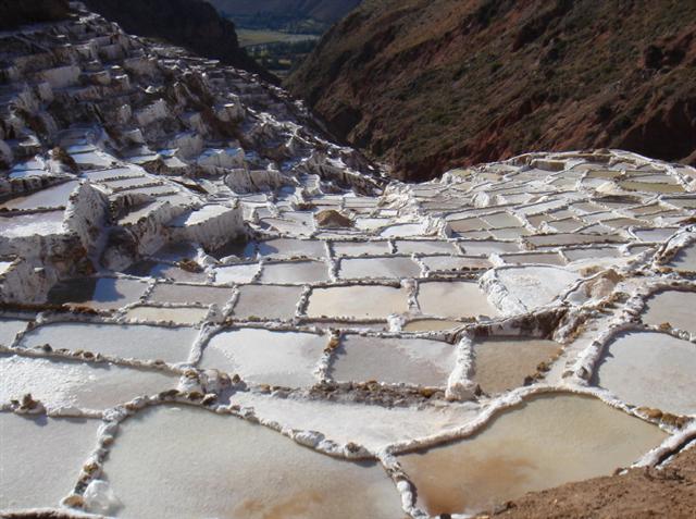 해발 3000m 이상 고지대에 있는 페루의 살리네라스 염전