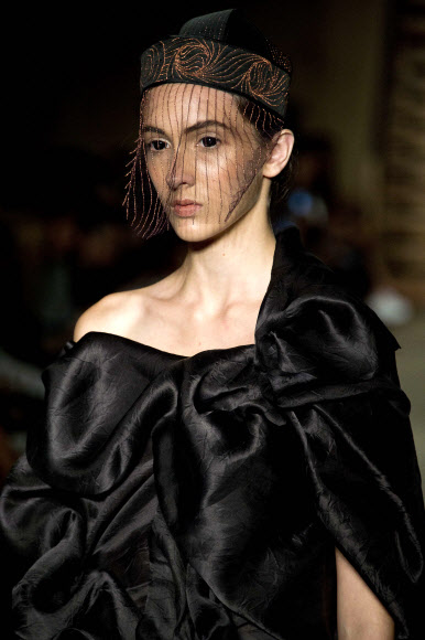 상파울루 패션위크(the Sao Paulo Fashion Week)’ 에서 현지 브랜드인 ‘리노 빌라벤투라’(Lino Villaventura)의 2016 여름 컬렉션