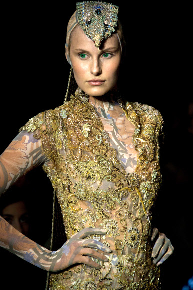 상파울루 패션위크(the Sao Paulo Fashion Week)’ 에서 현지 브랜드인 ‘리노 빌라벤투라’(Lino Villaventura)의 2016 여름 컬렉션