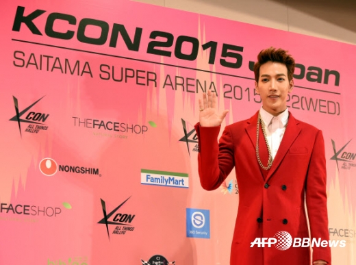 2PM의 준케이가 일본 사이타마현의 사이타마 슈퍼아레나에서 개최된 케이블채널 Mnet ‘엠카운트다운’의 ‘KCON 2015 Japan’에 참가해 포즈를 취하고 있다.<br>ⓒAFPBBNews=News1