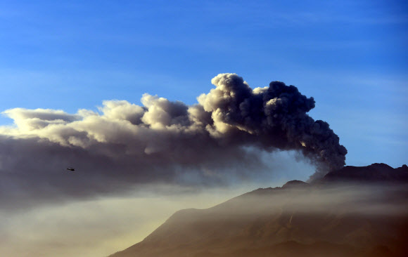 [포토] 칠레 칼부코 화산 폭발… 하늘을 뒤덮은 연기