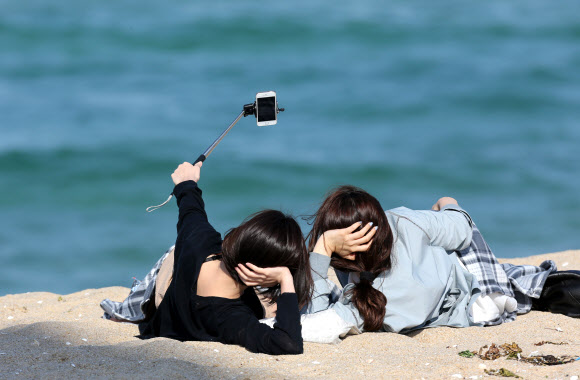 여름 해변의 추억 담기