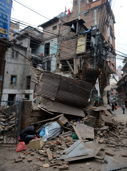 네팔 카트만두의 지진 피해현장 ⓒAFPBBNews=News1