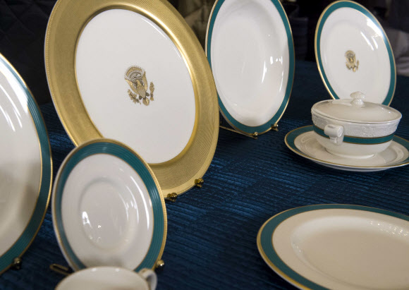 오바마 아베 공식 만찬에 사용된 카일루아 블루 식기세트 ⓒAFPBBNews=News1