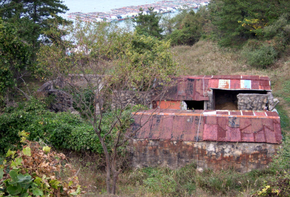 한국전쟁 때 존재했던 경남 통영시 한산면 일대 포로수용소  통영시