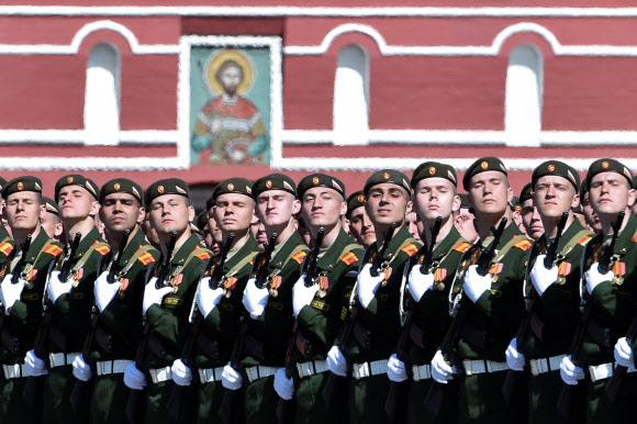 7일 러시아 모스크바에서 전승기념일 퍼레이드 리허설 중인 러시아 군 ⓒAFPBBNews=News1