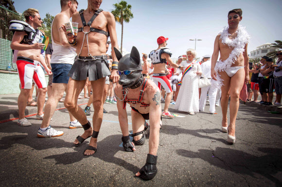 스페인 그랜 카나리아 마스팔로마스에서 열리는 ‘게이 프라이드 퍼레이드’