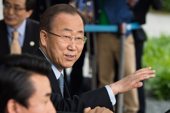 반기문 유엔사무총장이 세계교육포럼 참석차 18일 인천국제공항을 통해 입국하고 있다. 반 총장의 방한은 2013년 8월 이후 약 2년만이다. 2015. 05. 18 박지환 popocar@seoul.co.kr