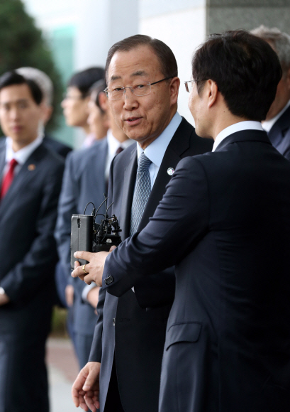 반기문 UN 사무총장이 18일 인천국제공항으로 입국해 인사말을 하고 있다. 2015. 05. 18 박지환 popocar@seoul.co.kr