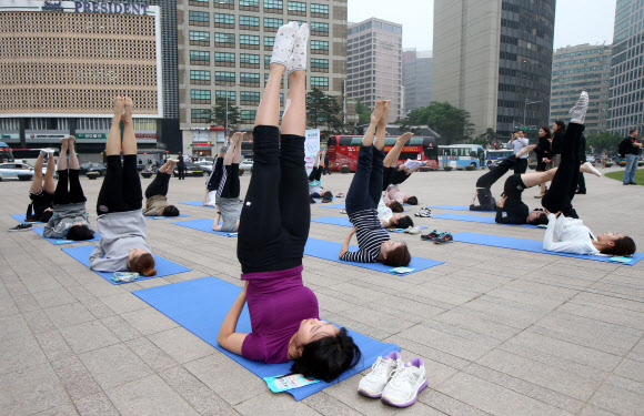 서울광장에서 열린 스트레칭 클래스