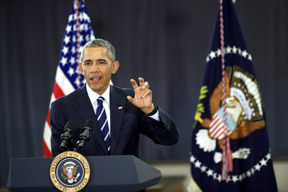 18일(현지시간) 미국 오바마 대통령이 뉴저지 캠든을 방문해 지역 청소년과 경찰들을 상대로 연설을 하고 있다. ⓒ AFPBBNews=News1