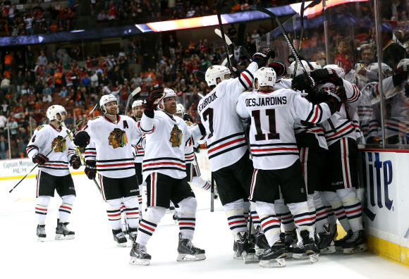 19일(현지시간) 미국 캘리포니아 애너하임 혼다 센터에서 시카고 블랙혹스와 애너하임 덕스의 2015 NHL 스탠리컵 플레이오프 서부지구결승 경기가 열렸다. ⓒ AFPBBNews=News1