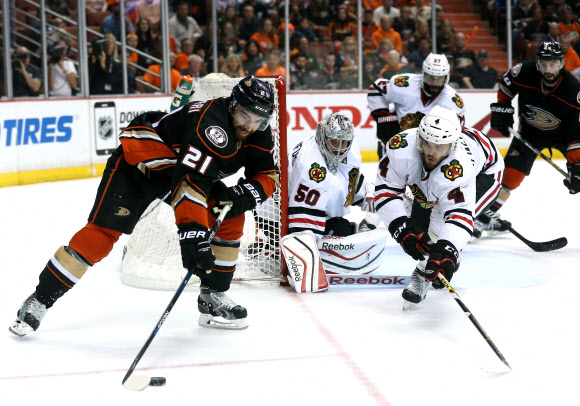 19일(현지시간) 미국 캘리포니아 애너하임 혼다 센터에서 시카고 블랙혹스와 애너하임 덕스의 2015 NHL 스탠리컵 플레이오프 서부지구결승 경기가 열렸다. ⓒ AFPBBNews=News1