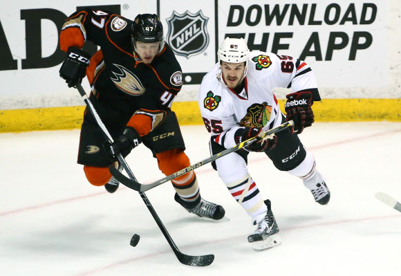 19일(현지시간) 미국 캘리포니아 애너하임 혼다 센터에서 시카고 블랙혹스와 애너하임 덕스의 2015 NHL 스탠리컵 플레이오프 서부지구결승 경기가 열렸다. ⓒ AFPBBNews=News1