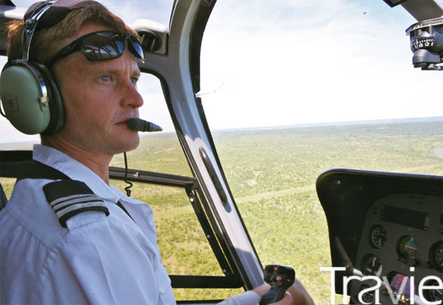 빅토리아 폭포와 잠베지강을 내려다볼 수 있는 15분간의 짜릿한 헬기 탑승은 좀체 파악하기 어려운 빅토리아 폭포의 크기와 규모를 한눈에 볼 수 있게 해준다.