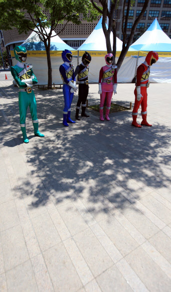 파워레인저도 어쩔 수 없는 더위