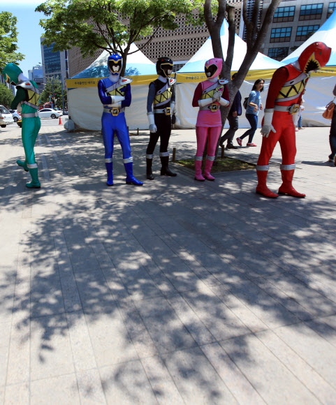 파워레인저도 어쩔 수 없는 더위