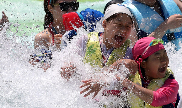 ’더위에는 물놀이가 최고’