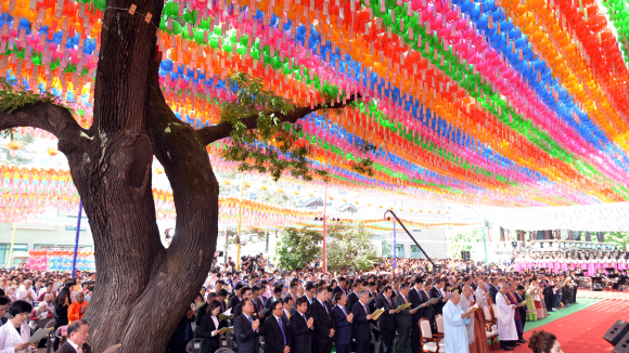 불기 2559년 부처님오신날인 25일 오전 서울 종로구 조계사에서 봉축법요식이 진행되고 있다. 2015.5.25 박지환 popocar@seoul.co.kr