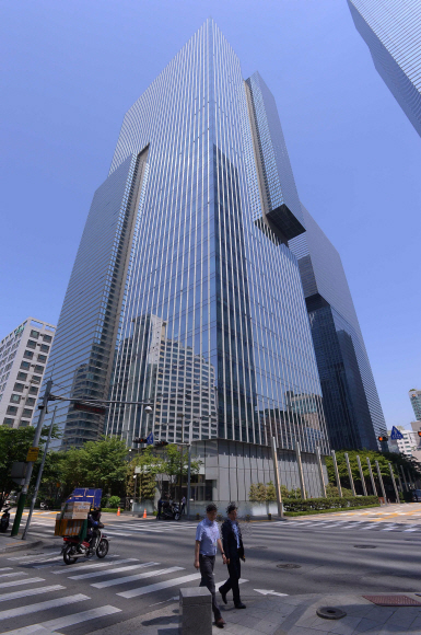 26일 삼성물산과 제일모직의 합병소식을 접한 서초동 삼성물산건물과 태평로 구삼성본관 제일모직자리 2015.5.26 이언탁 utl@seoul.co.kr