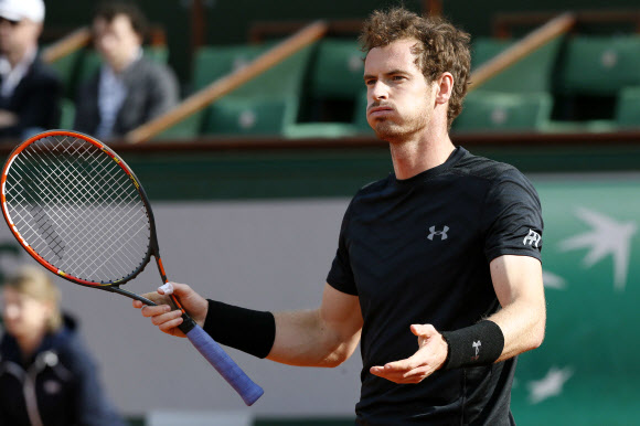 25일(현지시간) 앤디 머레이(28·영국)가 ‘2015 프랑스오픈’에서 아르헨티나의 파쿤도 아궤요를 상대로 경기를 펼쳤다. ⓒ AFPBBNews=News1