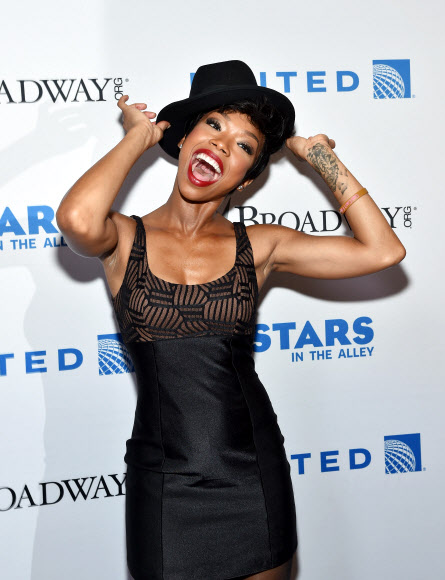 배우 겸 가수 브랜디 노우드(Brandy Norwood)가 27일(현지시간) 뉴욕에서 개최된 ‘스타스인디앨리 콘서트’(Stars In The Alley Outdoor Concert)에 참석해 포즈를 취하고 있다. ⓒ AFPBBNews=News1