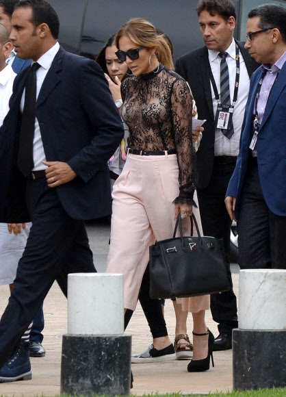 배우 겸 가수 제니퍼 로페즈가 28일(현지시간) ‘2015 마와진 음악 축제’에 참석했다. 이 축제는 다음달 6일까지 진행된다. ⓒ AFPBBNews=News1