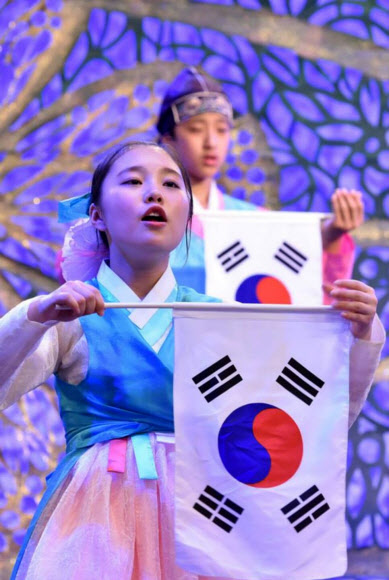 ’세계 7개 자연경관’ 이과수 폭포서 한국 전통문화 공연