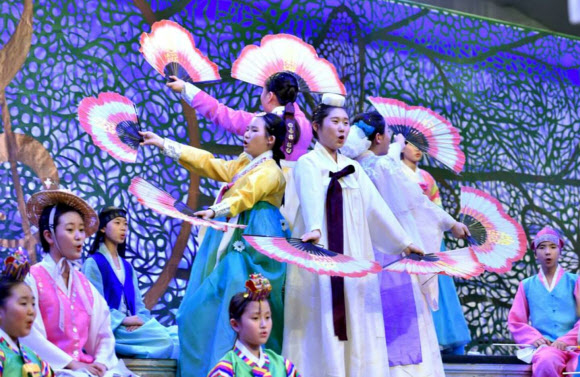 ’세계 7개 자연경관’ 이과수 폭포서 한국 전통문화 공연