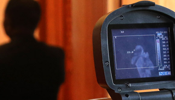 청와대 본관에 설치된 열감지 카메라