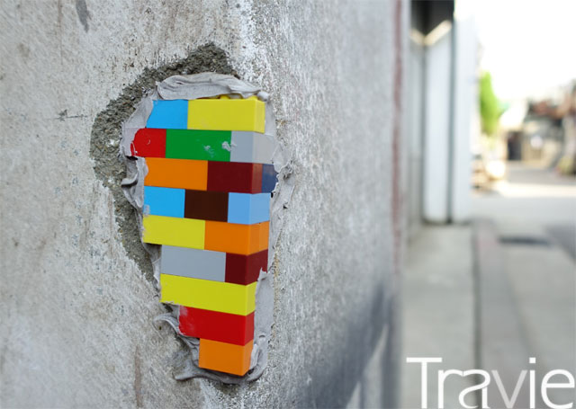 예술가 노정주씨가 문래공공예술 프로젝트의 일환으로 진행한 ‘래고물상來古物商’. 구멍 난 담벼락을 레고로 메우는 프로젝트다 