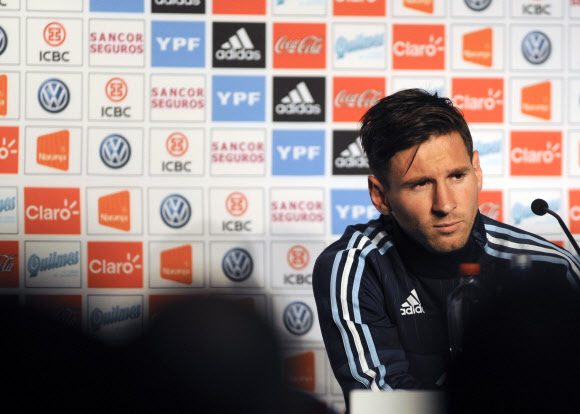 아르헨티나 축구 팀 선수 리오넬 메시가 9일(현지시간) 칠레 라세레나에서 ‘2015 코파 아메리카(the Copa America 2015)’를 앞두고 기자회견을 하고 있다. ‘2015 코파 아메리카(the Copa America 2015)’는 남미월드컴이라고 불리는 남미축구선수대회로 6월 11일부터 7월 4일까지 열린다. ⓒ AFPBBNews=News1