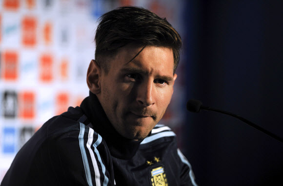 아르헨티나 축구 팀 선수 리오넬 메시가 9일(현지시간) 칠레 라세레나에서 ‘2015 코파 아메리카(the Copa America 2015)’를 앞두고 기자회견을 하고 있다. ‘2015 코파 아메리카(the Copa America 2015)’는 남미월드컴이라고 불리는 남미축구선수대회로 6월 11일부터 7월 4일까지 열린다. ⓒ AFPBBNews=News1