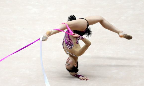 손연재의 멋진 리본 연기