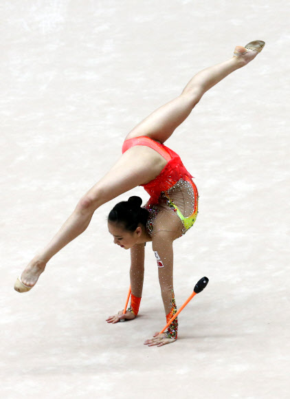 손연재의 아름다운 곤봉 연기