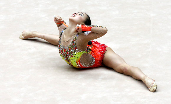 손연재의 아름다운 곤봉 연기