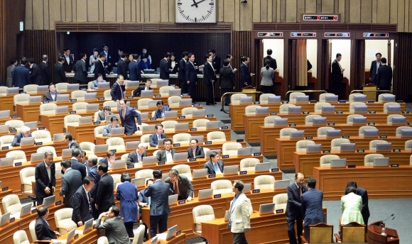 18일 오전 황교안 국무총리 임명동의안 처리를 위한 국회 본회의가 열렸다.2015.06.18 김명국전문기자 daunso@seoul.co.kr