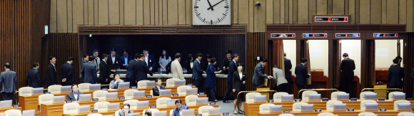 18일 오전 황교안 국무총리 임명동의안 처리를 위한 국회 본회의가 열렸다.2015.06.18 김명국전문기자 daunso@seoul.co.kr